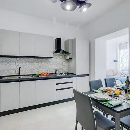 Darma's House 3 Minutes From Monate - Happy Apartment