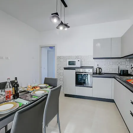 Darma's House 3 Minutes From Monate - Happy Apartment *